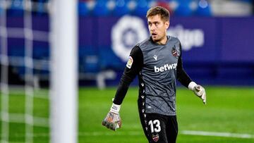 Aitor Fernández durante un partido con el Levante.