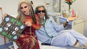 El peculiar Halloween de Alaska y Mario Vaquerizo en el hospital: “Mejorando poco a poco”