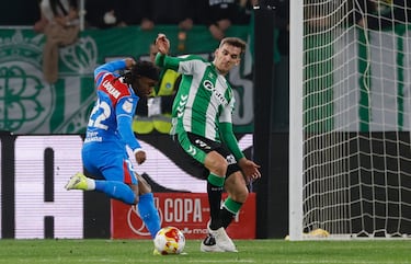 0-3. Contragolpe que inicia Antoine Griezmann, centra de tacón a Ademola Lookman que pasa a la carrera de Pablo Barrios, avanza asiste al delantero nigeriano y dentro del área, recorta y sienta su marca en el césped, busca el hueco y con la izquierda supera Adrián por su palo derecho.