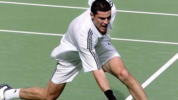 Marat Safin devuelve una bola ante Anthony Depuis durante su partido de primera ronda del Open de Australia.