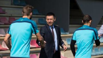 Despu¨¦s de la derrota en Granada, los jugadores del Barcelona han recibido la visita del presidentedel club, Josep Maria Bartomeu.