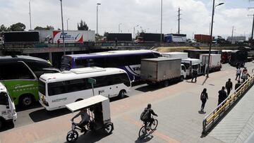 Bogotá. Septiembre 4 de 2024. El paro convocado por diferentes trabajadores del transporte debido al alza del ACPM continúa por la autopista sur, bloqueando la entrada y salida a la capital por el municipio de Soacha. (Colprensa - Lina Gasca)