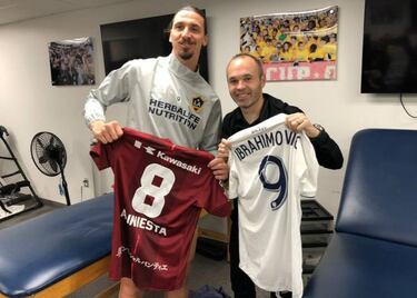 Zlatan y Andrés Iniesta se reencuentran en Estados Unidos