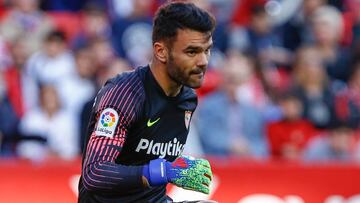 Debate en la portería sevillista para el derbi contra el Betis