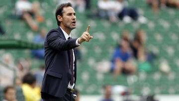 Vicente Moreno da instrucciones durante un partido del N&agrave;stic. 