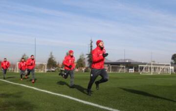 La primera jornada de la selección chilena en el Monasterio Celeste. Hoy se sumó Edson Puch y arribaron Gonzalo Jara y Miiko Albornoz.