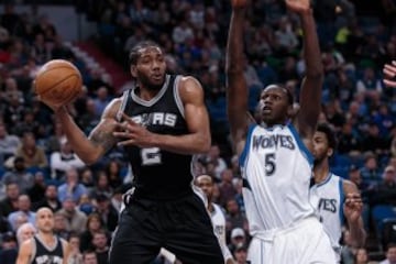 Kawhi Leonard en la victoria de San Antonio Spurs ante los Minnesota Timberwolves 100-93.