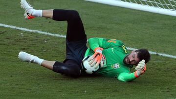 Alisson en el entrenamiento de Brasil