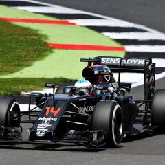 Alonso, a 3 décimas de Ferrari en el dominio de Hamilton