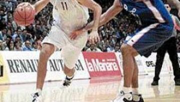 <b>CONTROLADO.</B> Herreros se quedó en unos discretos 10 puntos. En esta acción le controla Bramlett.