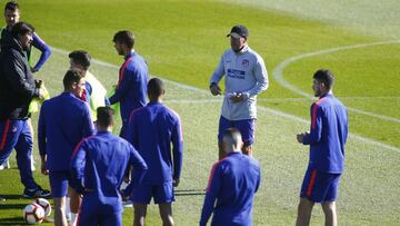 Simeone, en el entrenamiento del Atlético.