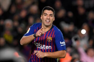 5-1. Luis Suárez celebró el quinto gol.