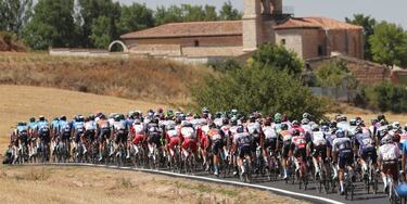 Pelotón compacto con el esprint en el punto de mira