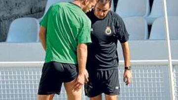 <b>DESCARTADO. </b>Xisco, ayer con Cueli, sigue con molestias.