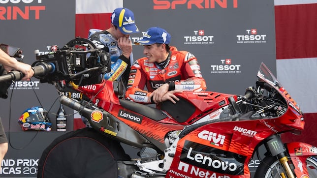 Márquez vuelve al liderato con su sexta victoria