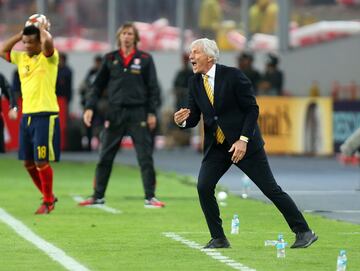 Pékerman en el partido ante Perú, día en el que Colombia clasificó al Mundial de Rusia