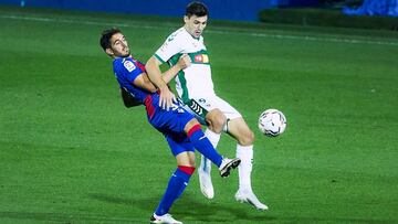 Pedro Bigas of SD Eibar and Lucas Boye of Elche CF during the spanish league, LaLiga, football match played between SD Eibar v Elche CF at Municipal Ipurua Stadium on September 30, 2020 in Eibar, Spain.
 AFP7 
 30/09/2020 ONLY FOR USE IN SPAIN