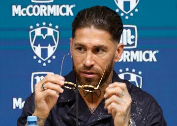 Sergio Ramos se presentó con Monterrey junto al presidente Antonio ‘Tato’ Noriega. “Dejar un legado en México es un reto personal. No vengo a pasear sino a conquistar títulos nuevos. El fútbol no es una cuestión de edad, es cuestión de rendimiento”, declaró como Rayado.