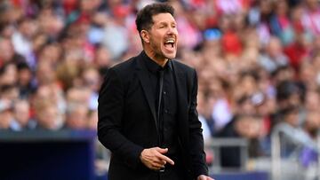 Simeone en el banquillo.