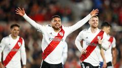 Paulo Díaz celebra un gol de River contra Racing.