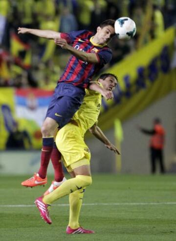 Marc Bartra y Jeremy Perbet.