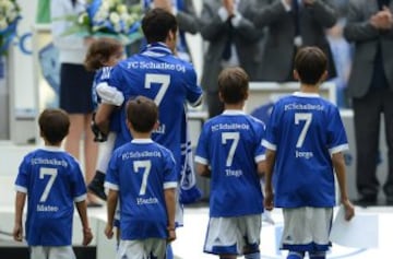 Los hijos de Raúl no se perdieron la despedida de su padre con el Schalke.