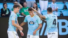 Gabri Veiga celebra su gol ante el Betis con Larsen y Unai Nuñez.