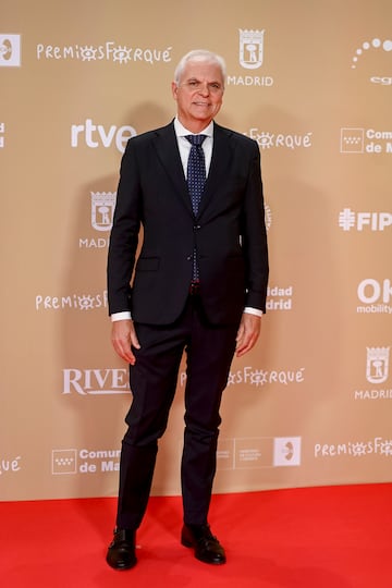 El doctor Antonio Martín Duce posa en la alfombra roja de la 30 edición de los Premios José María Forqué, en el Palacio Municipal de IFEMA.