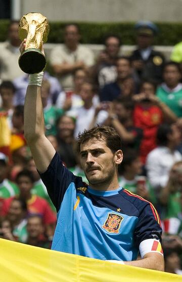 Spain's Iker Casillas holds the FIFA World Cup during the international friendly football match at Aztec Stadium, in Mexico City, on August 11, 2010.