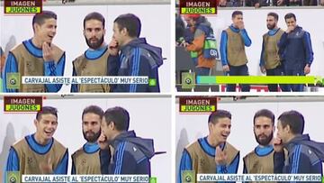James y Carvajal durante el Wolfsburgo-Real Madrid