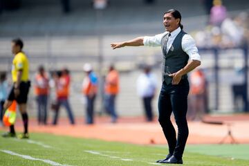 Al igual que Rafael Puente, es un entrenador jovenque busca hacerse de un nombre en el futbol mexicano. Debutó con Universidad Nacional, equipo al que llevó a la liguilla en su primer torneo. ‘El Gatillero’ podría recibir una segunda oportunidad con los Lobos.