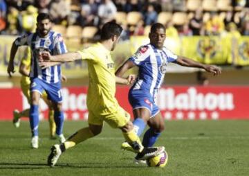 Jaume Costa e Iván Cavaleiro, luchan por el balón, durante el partido de la decimosexta jornada de la Liga BBVA