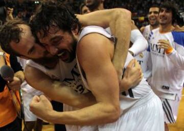 Sergio Rodríguez y Sergio Llull celebran la canasta del menorquín que les da la victoria.