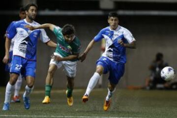 Mauro Olivi busca superar en velocidad a defensores nortinos.