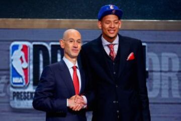 Isaiah Austin, elegido honoríficamente. Se tiene que retirar por una enfermedad. 