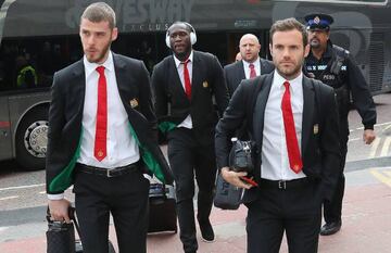 David De Gea, Romelu Lukaku and Juan Mata set off for Barcelona with the United squad.