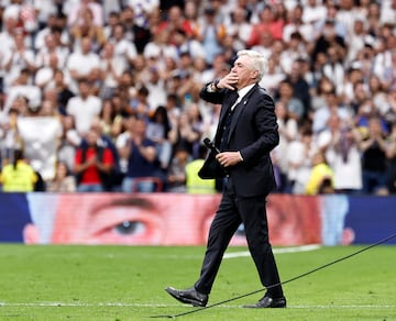 Emocionante despedida de la afición en el Bernabéu a Carlo Ancelotti. 