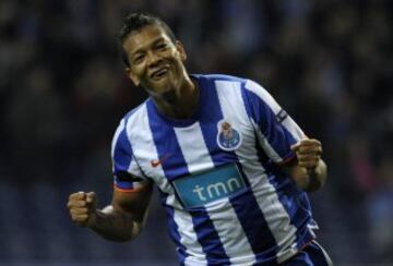 Ganó tres títulos en Porto, en: 2008/2009, 2010/2011 y 2011/2012