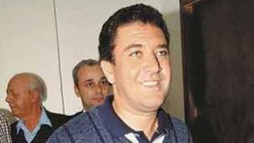 <b>NO CEDE.</b> Teixeira sigue convencido de que Robinho no se moverá del Santos.