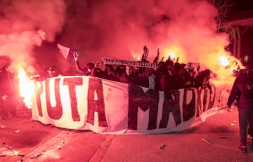 Ofensiva conjura de los ultras del PSG en el recibimiento a su equipo