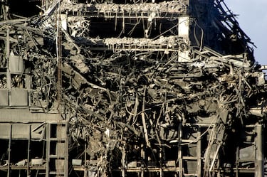 Las obras de demolición se prolongaron durante seis meses y costaron unos 17 millones de euros. En su lugar se levantó la torre Titania. 