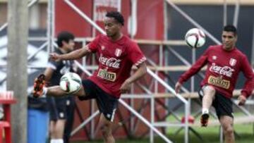 André Carrillo, con Perú.