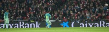 2-1. Messi marcó el primer gol en un lanzamiento de falta directa.