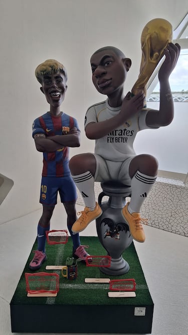 Mbappé y Lamine compiten por no quemarse en las Fallas de Valencia