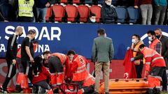 GRAF8240. PAMPLONA, 22/10/2021.- Un espectador ha sido atendido esta noche en El Sadar despu&eacute;s de sentirse indispuesto en la grada, en el partido de Liga entre Osasuna y Granada. La Cruz Roja lo ha atendido a pie de campo, se le han practicado mani