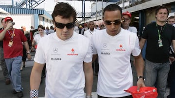 Fernando Alonso y Lewis Hamilton como compa&ntilde;eros de McLaren en 2007.