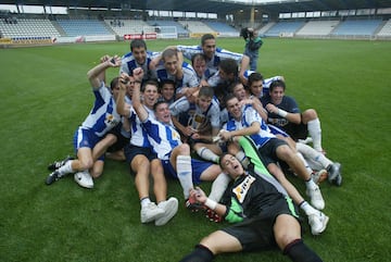 Chica celebra con sus compañeros la Copa del Rey 2002-03 conquistada ante el Mallorca.
