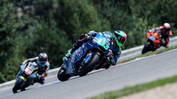 Bastianini lidera la carrera del GP de la Rep&uacute;blica Checa. 