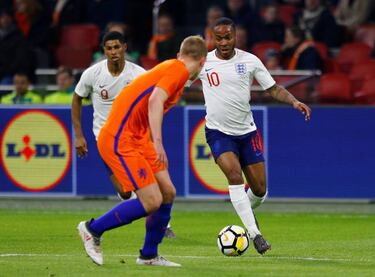 Raheem Sterling: "I lost the ball three times and I thought Pep was going to kill me!"