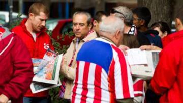 La gran familia rojiblanca disfrutó antes del partido de diversos actos dedicados a ellos en los alrededores del Calderón. Diario As quiso estar presente en la fiesta atlética.